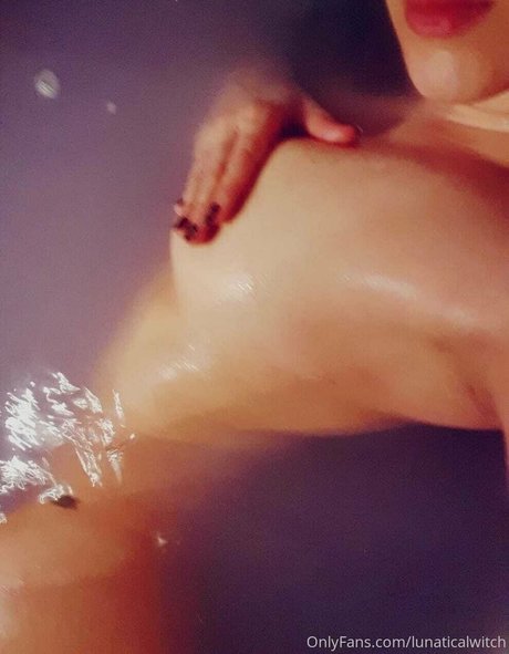 Lunaticalwitch nude pornstar photos