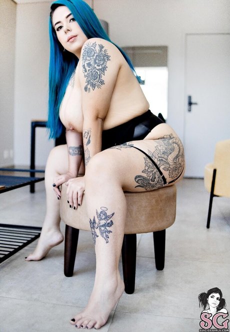 Karol Blue model free image