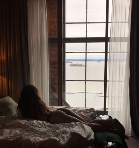 Alicelovestrawberries pornstar beautiful img