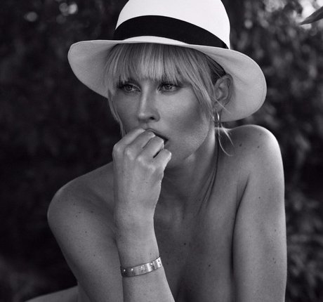 Onlysimonafans high quality star image