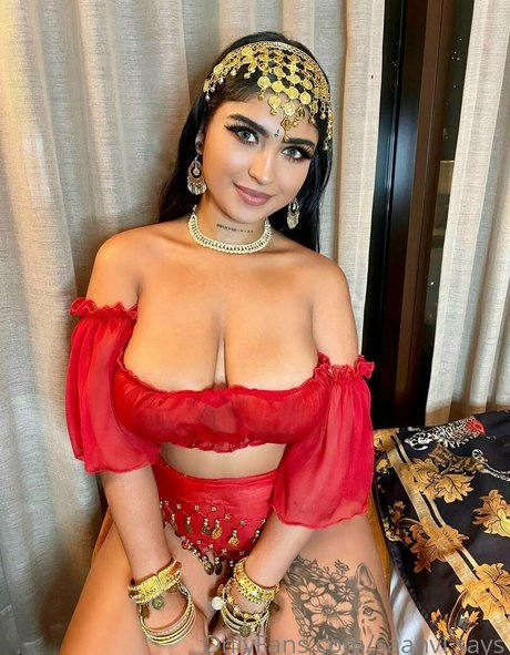 saanvi says model hot archive