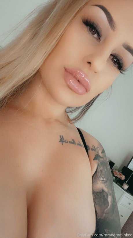 your favourite domme erotic model picture