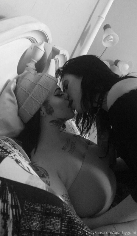 doing peachy pornstar top photos