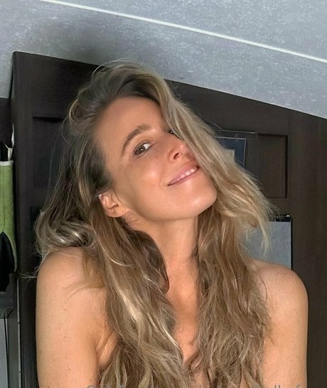 shut upshelbyfree model sexy picture