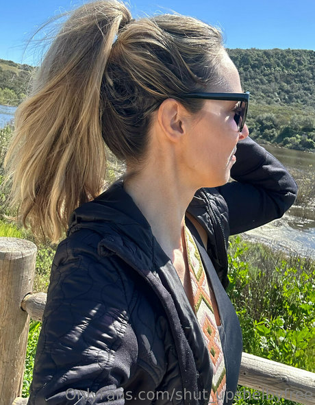 shut upshelbyfree top model picture