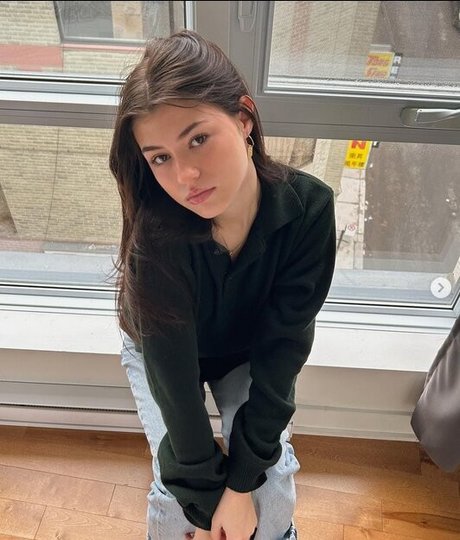 Ava Rose Beaune nudes star pics