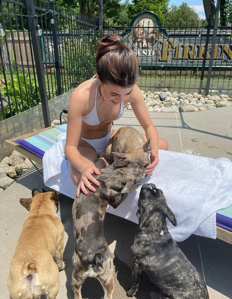 Ava Rose Beaune beautiful star img