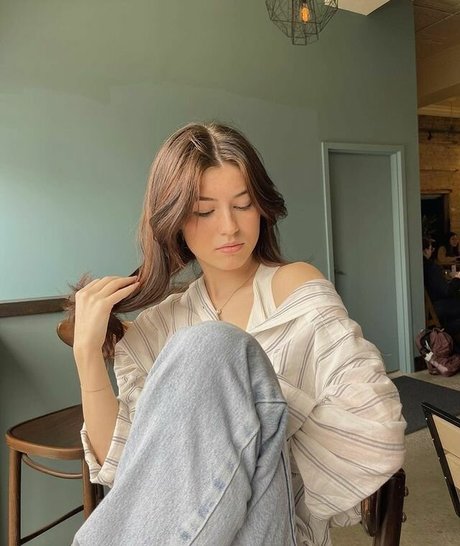 Ava Rose Beaune beautiful actress pictures