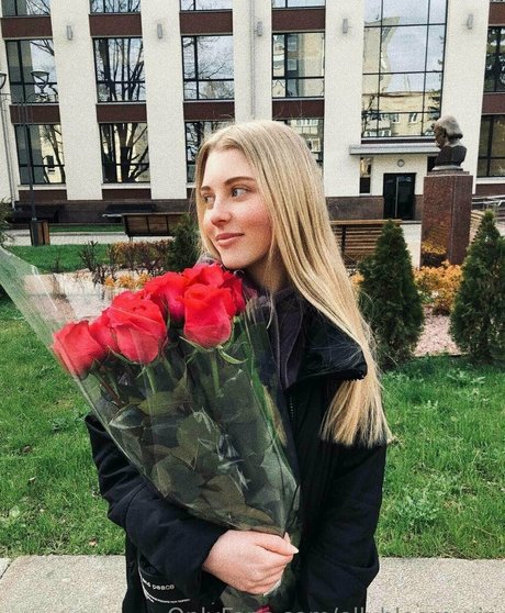 ellybloom vip perfect model photos