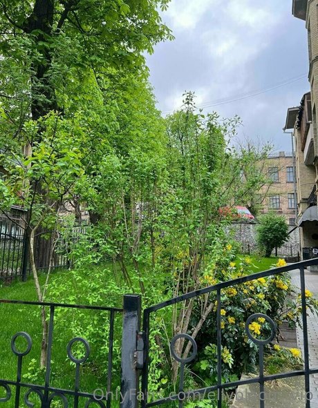 ellybloom vip naked model images