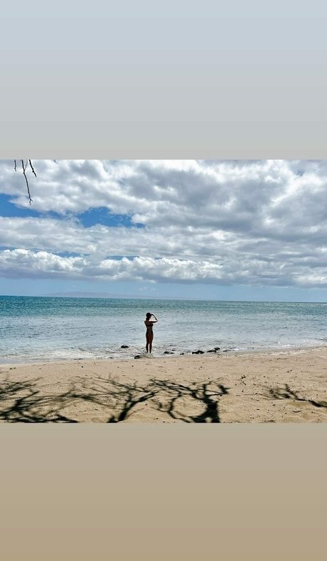 Jewel Staite star nudes pics