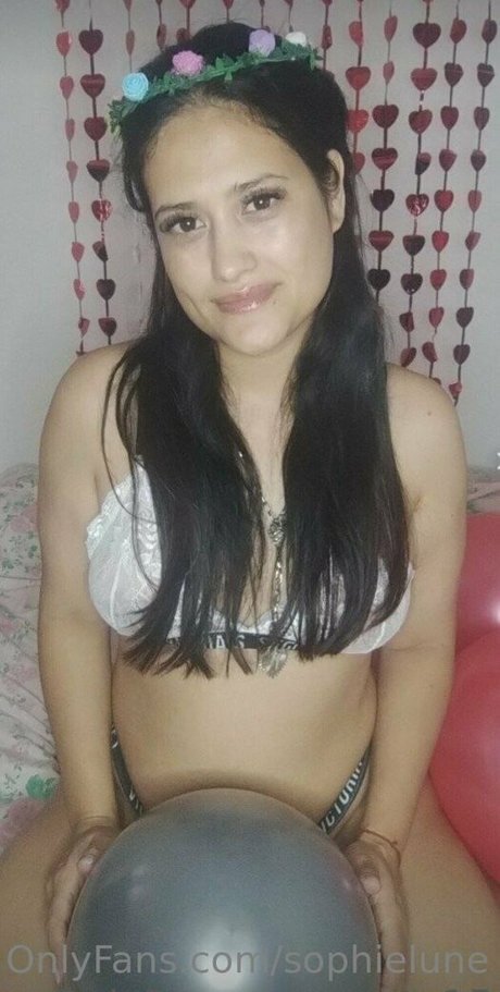 sophielune exclusive star photo