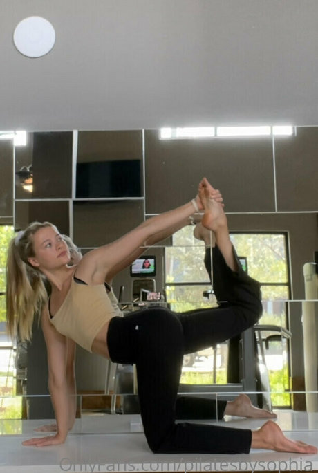 flowwithsky model top pic