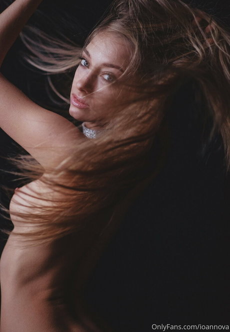 ioannova art model picture