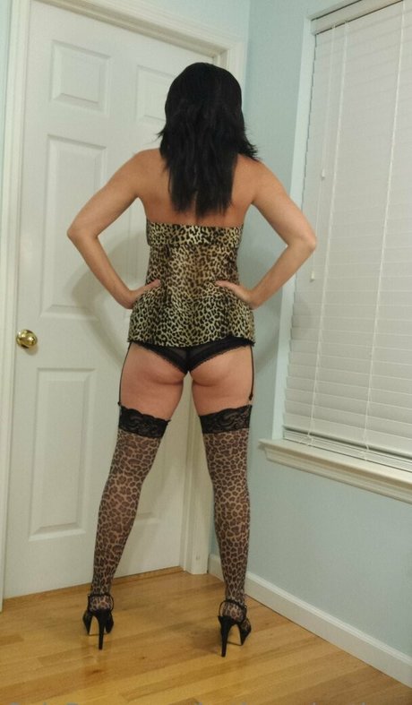 hotlegsplaytime nude model images