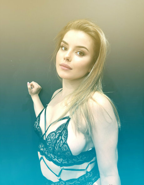 karolinaem free porn actress galleries