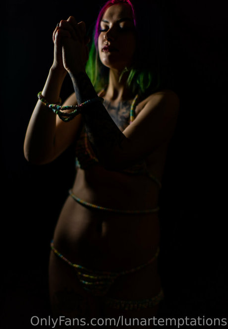 blonde babe onlyfans pretty img