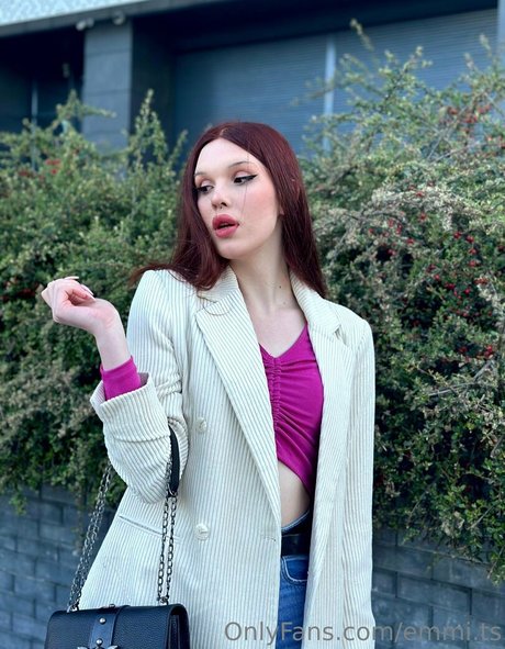 emmii ts erotic actress pic