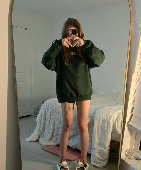 Hannah Stein star sexy pic