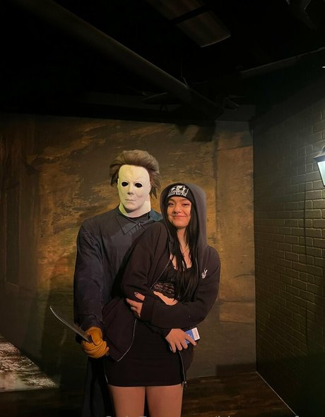 blue emofree art model photos