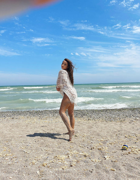 madalinarmocanu hot actress image