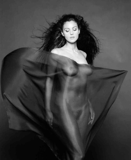 Monica Bellucci star perfect images