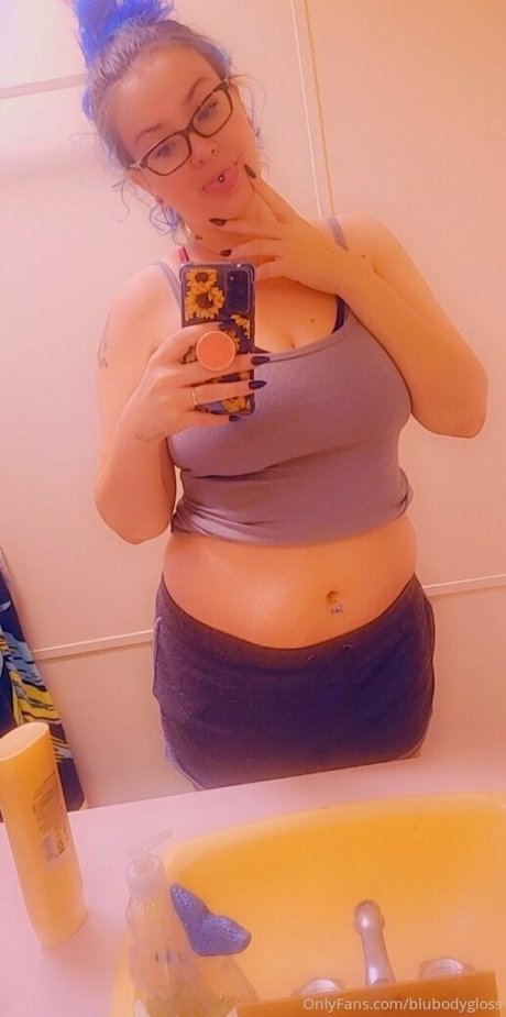 blubodygloss star hot photos