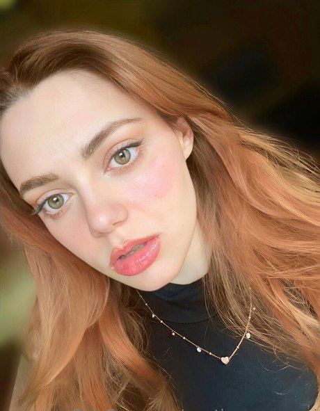 martinamencucci hot star archive