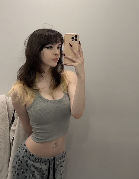 emiki28 pornstar nudes images