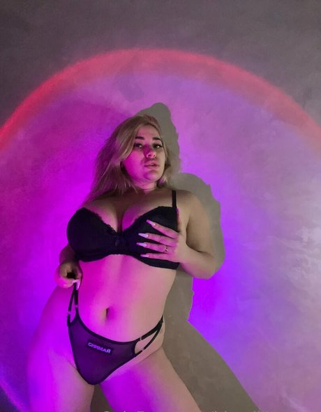 blondiiie rose model pornographic images