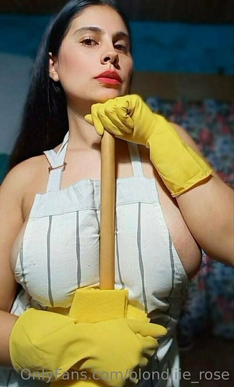 blondiiie rose free star archive