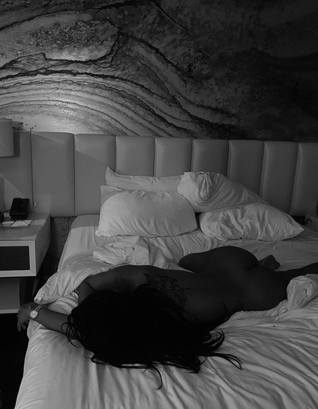 London Autumn model nudes gallery