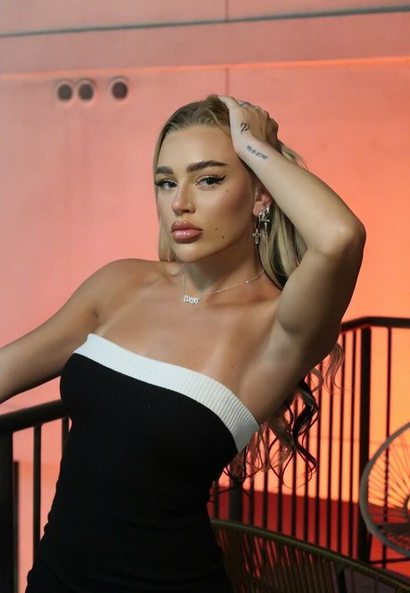 Viperous pornstar sexy pic