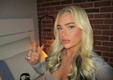 Viperous hot model picture