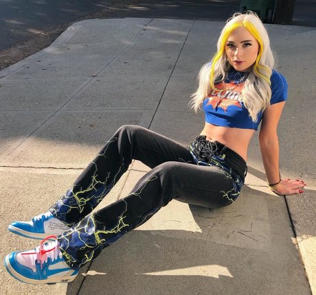 Viperous pornstar erotic photo