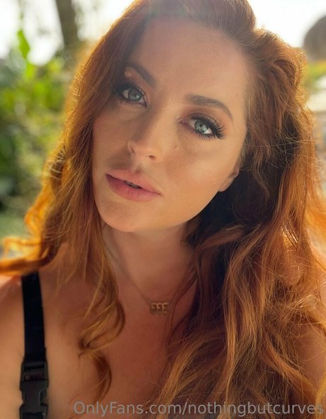 nothingbutcurves star naked pics