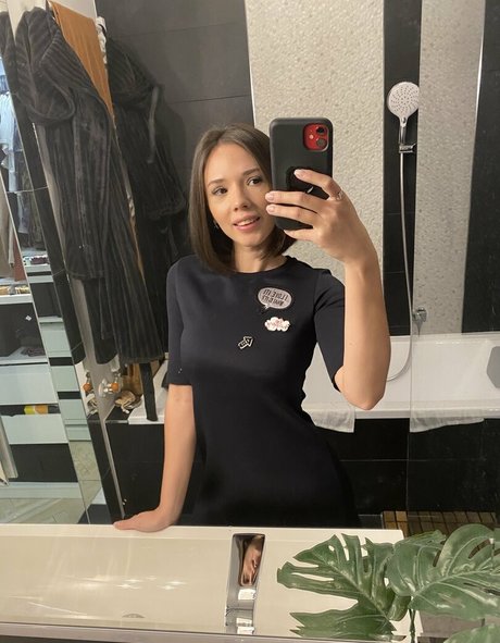 naked eve erotic model img