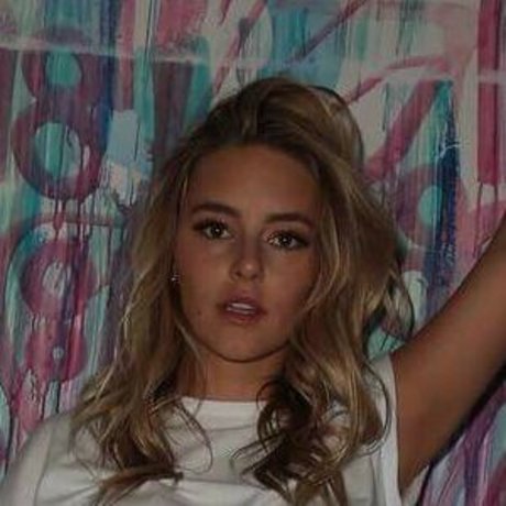 Hassie Harrison model beautiful photo