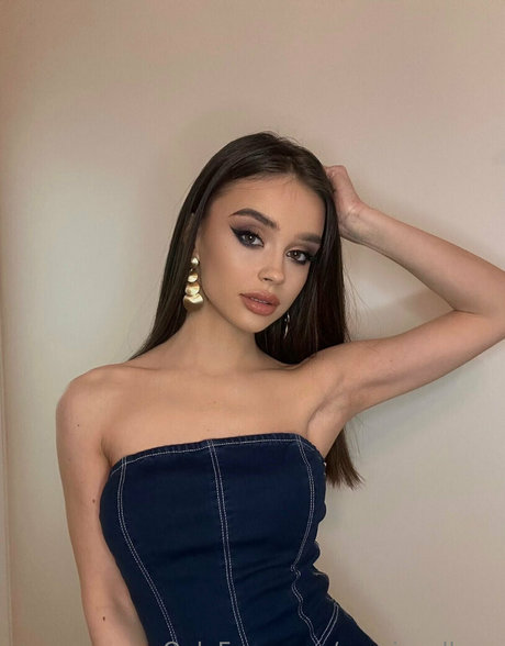 aryaincollege naked model image