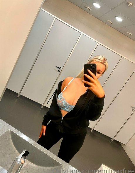 blonde hot wife onlyfans pornographic image