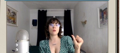 Aude a La Joie hot star pic