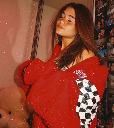 Nessa Barrett pretty actress photos