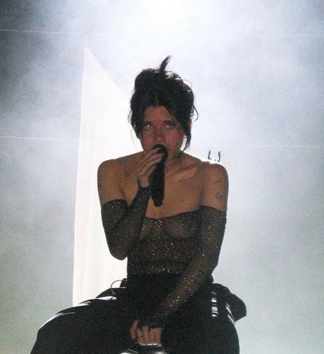 Nessa Barrett star sex pic