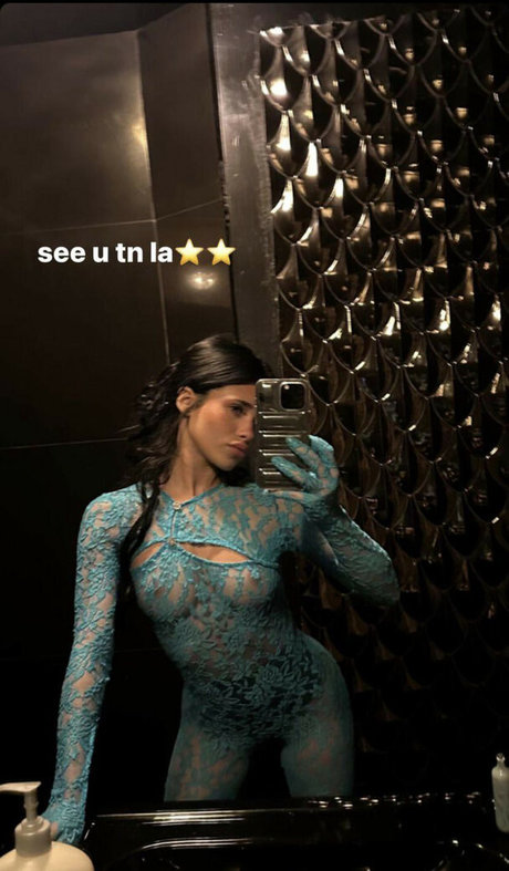 Nessa Barrett model nude pictures