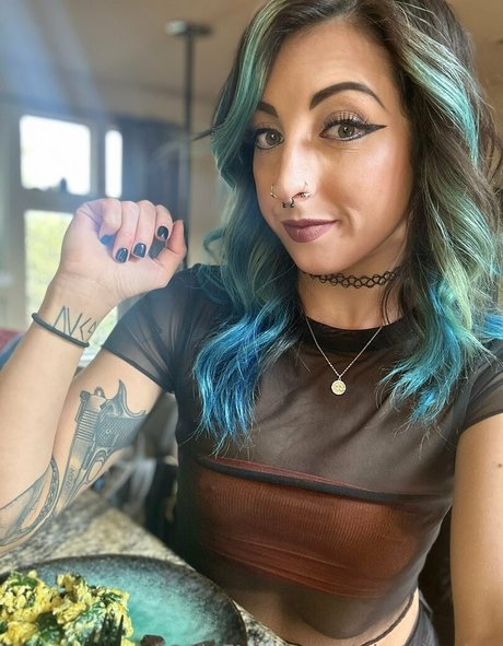 dakota quinn star top img