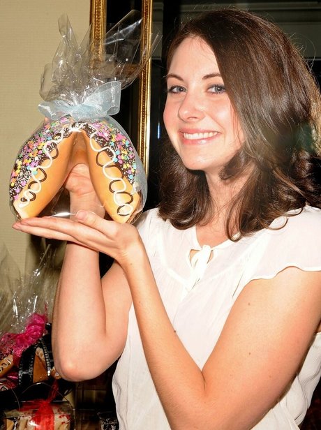 Alison Brie hot actress photos