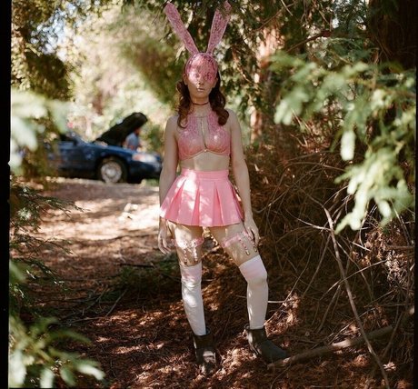 Alison Brie nudes model img