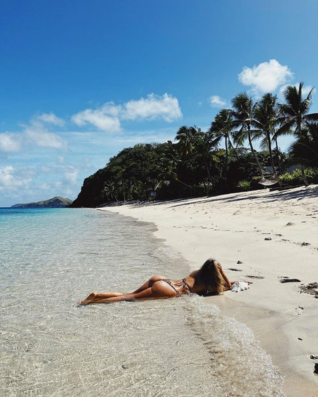 Natasha Oakley art model archive