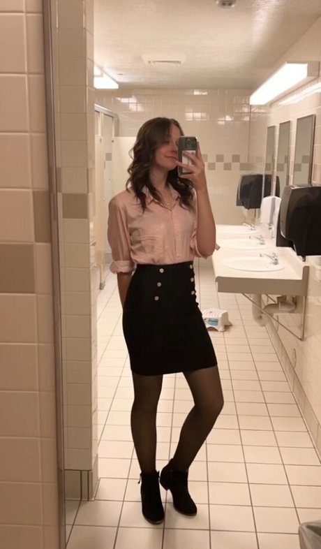 Kira Graceeee star nudes gallery