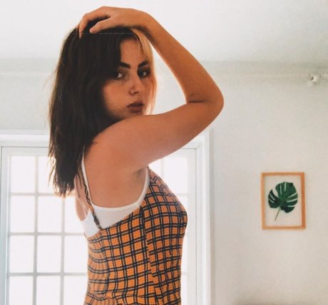 _carlaperezz star nude image